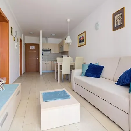 Modern A 2+2 **** Apartment Selce